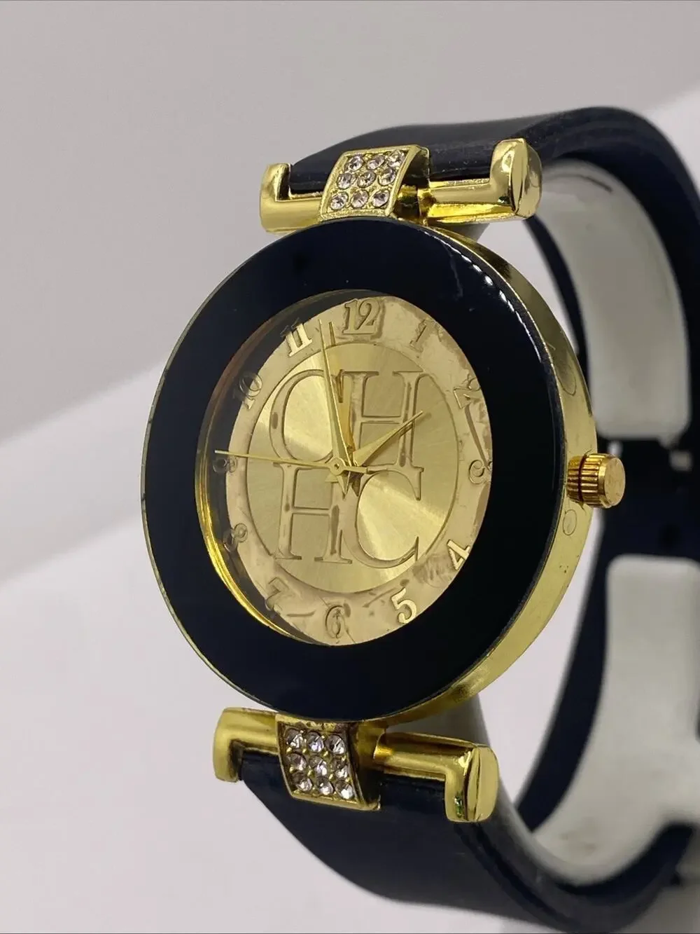 Womens Gold Black Rubber Watch Works New Battery